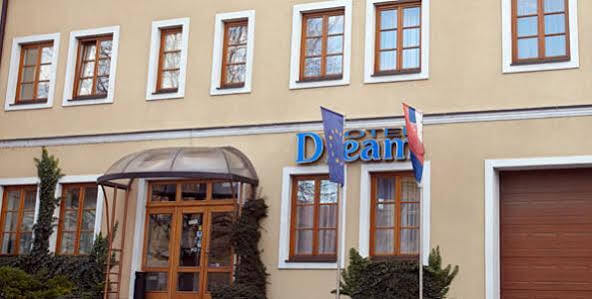 Hotel Dream Trnava Exterior foto